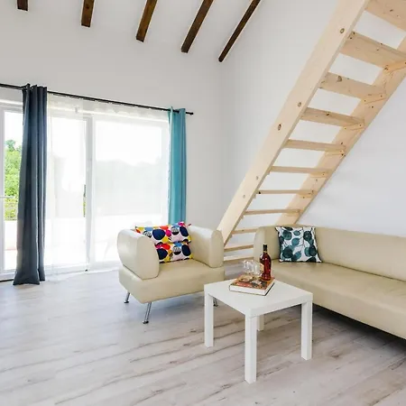 Majkovica - Four Bedroom With Terrace And Swimming Pool * Gromaca