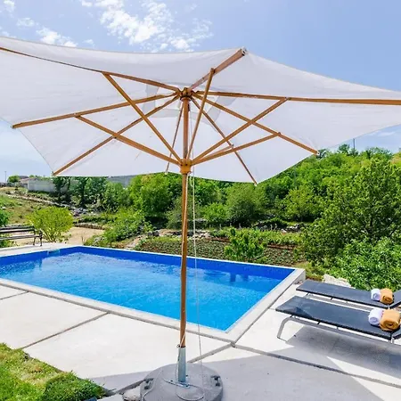 Appartement Majkovica - Four Bedroom With Terrace And Swimming Pool
