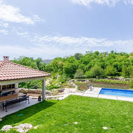 Majkovica - Four Bedroom With Terrace And Swimming Pool *