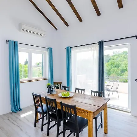 Majkovica - Four Bedroom With Terrace And Swimming Pool * Gromaca