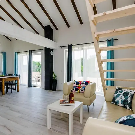 Majkovica - Four Bedroom With Terrace And Swimming Pool
