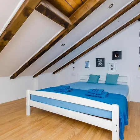 Majkovica - Four Bedroom With Terrace And Swimming Pool * Gromaca