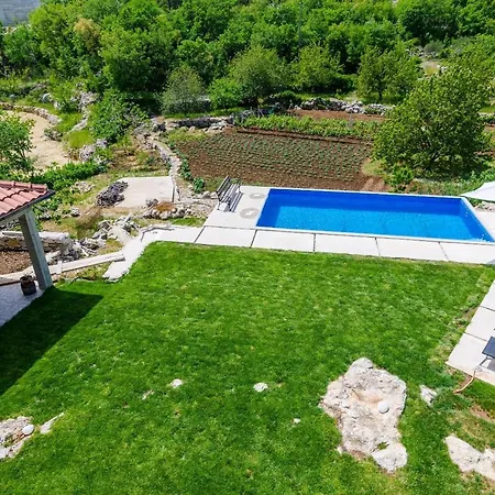 아파트 Majkovica - Four Bedroom With Terrace And Swimming Pool *