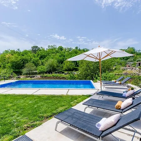 Majkovica - Four Bedroom With Terrace And Swimming Pool *