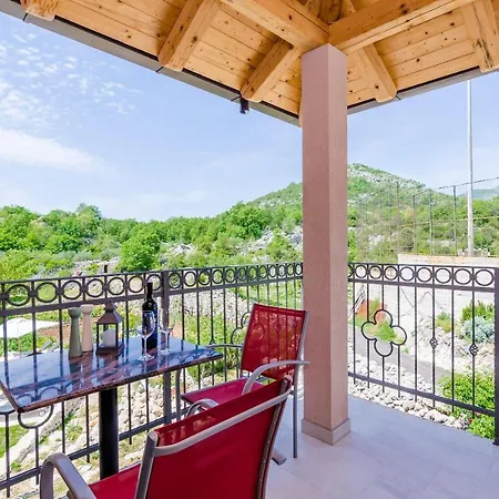 Majkovica - Four Bedroom With Terrace And Swimming Pool Gromaca