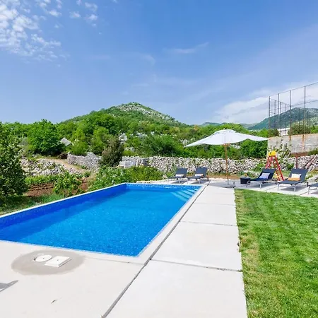 Majkovica - Four Bedroom With Terrace And Swimming Pool *