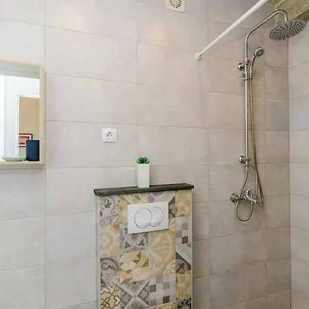 Majkovica - Four Bedroom With Terrace And Swimming Pool