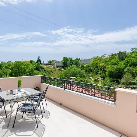 Majkovica - Four Bedroom With Terrace And Swimming Pool