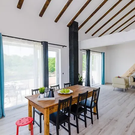 아파트 Majkovica - Four Bedroom With Terrace And Swimming Pool *