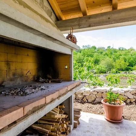 Majkovica - Four Bedroom With Terrace And Swimming Pool * Gromaca