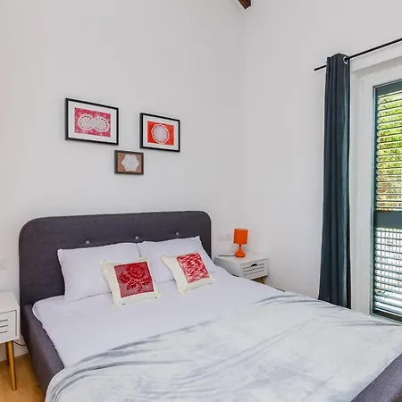 Majkovica - Four Bedroom With Terrace And Swimming Pool